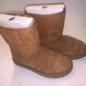 classic ugg boots in chestnut size 7
